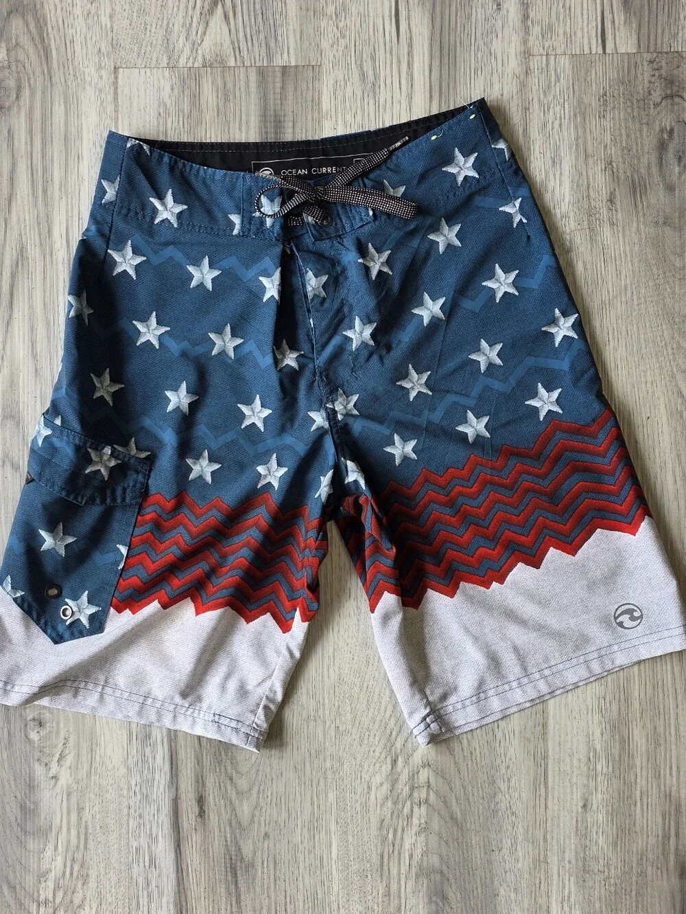 Ocean Current Men’s Size 28 Patriotic Stars Stripes Board Shorts Blue Red White